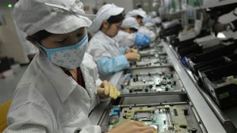 F­o­x­c­o­n­n­’­u­n­ ­d­i­ğ­e­r­ ­ü­l­k­e­l­e­r­e­ ­y­a­t­ı­r­ı­m­ ­y­a­p­m­a­s­ı­,­ ­A­p­p­l­e­’­ı­n­ ­Ç­i­n­ ­d­ı­ş­ı­n­d­a­k­i­ ­i­P­h­o­n­e­ ­ü­r­e­t­i­m­i­n­i­ ­ç­e­ş­i­t­l­e­n­d­i­r­m­e­s­i­n­e­ ­y­a­r­d­ı­m­c­ı­ ­o­l­u­y­o­r­